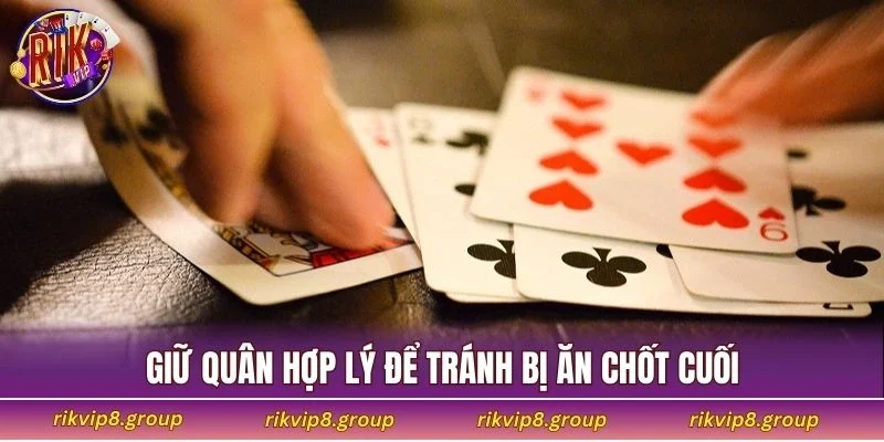 Giữ quân hợp lý để tránh bị ăn chốt cuối